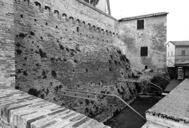 Mura castellane di Castel d'Emilio